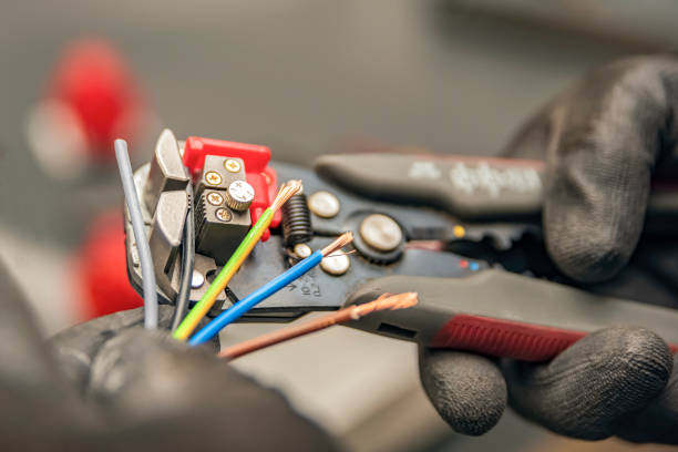 Best Local Electrician Companies  in Lees Summit, MO